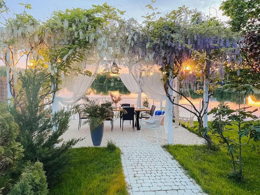 Therme - Corbeanca By The Lake Luxury Villa Bagian luar foto