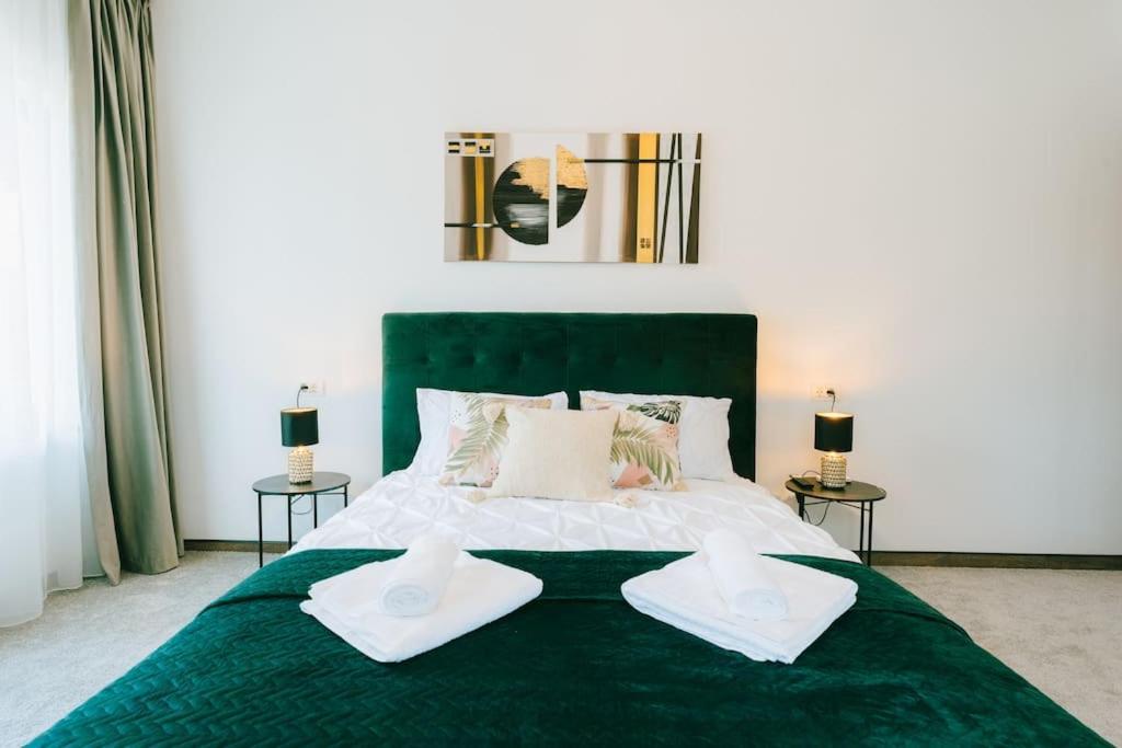 Therme - Corbeanca By The Lake Luxury Villa Bagian luar foto