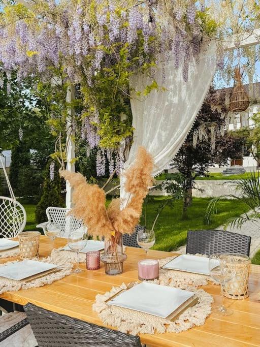 Therme - Corbeanca By The Lake Luxury Villa Bagian luar foto