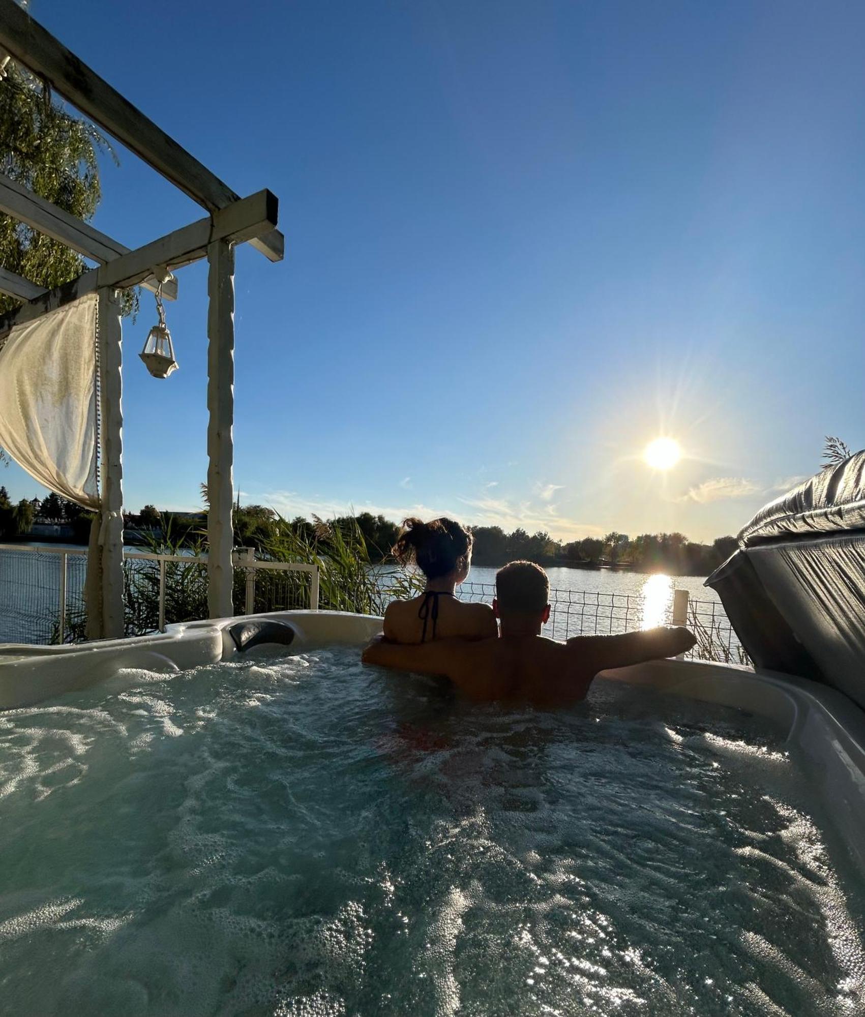 Therme - Corbeanca By The Lake Luxury Villa Bagian luar foto