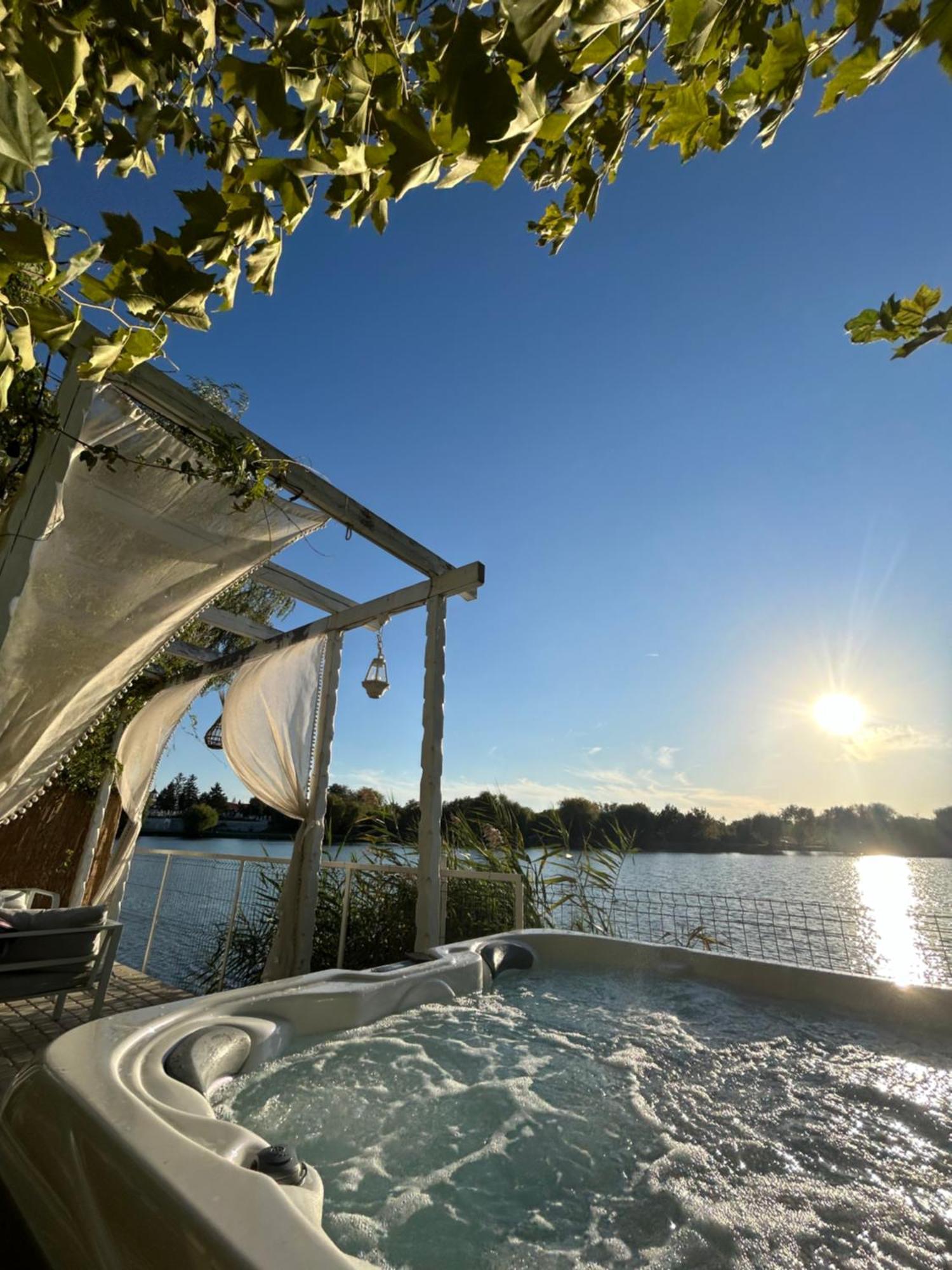Therme - Corbeanca By The Lake Luxury Villa Bagian luar foto